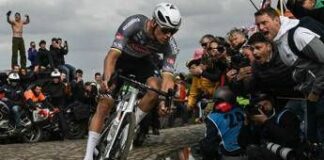 Parigi-Roubaix, Van der Poel trionfa in solitaria