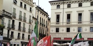 25 aprile, in piazza a Vicenza nessun consigliere FdI. Ironia maggioranza: “Forse erano in vacanza?” Piazza dei Signori gremita a Vicenza per il 25 aprile