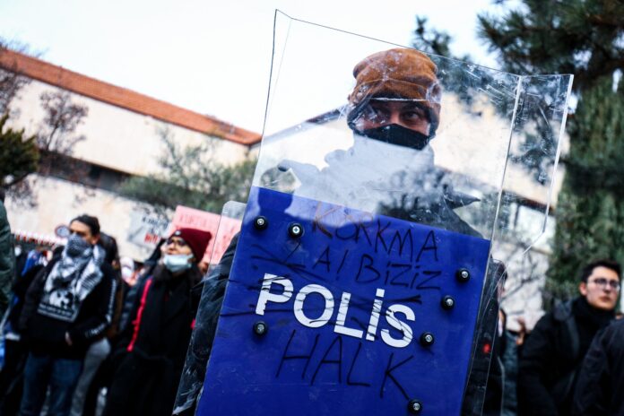 Polizia-turca-2
