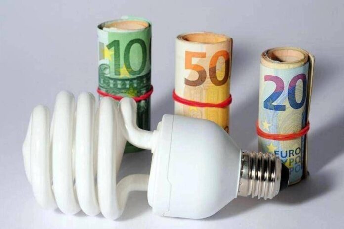 Prezzi, Codacons: “Da bollette a carburanti in arrivo stangata d’autunno, +633 euro a famiglia”