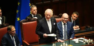 La prima volta di Re Carlo in Parlamento, cita Dante e ricorda Falcone