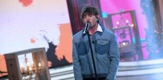 Rkomi, l’ironia sul ‘corsivo’: “A Sanremo nei miei confronti una sorta di bullismo”