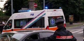 Salerno, accoltella una donna poi si lancia dalla finestra: morti entrambi