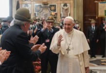 Papa Francesco e l’affettuosa vicinanza al mondo degli alpini Papa Francesco incontra gli Alpini
