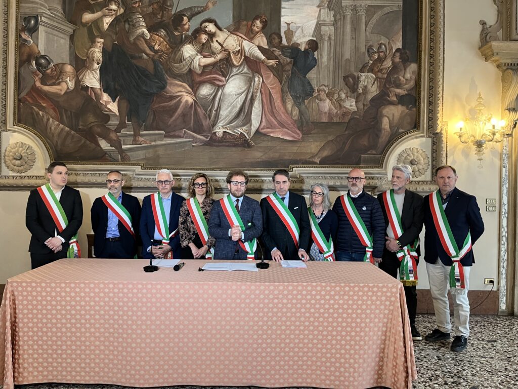 I sindaci coinvolti nel progetto Grande Vicenza, ufficializzato il 14 aprile 2025 in Sala Stucchi a Palazzo Trissino