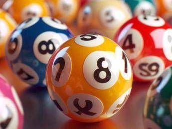 Superenalotto, numeri combinazione vincente oggi 12 giugno
