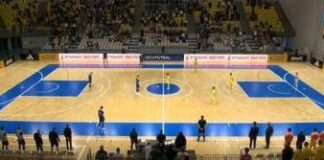 Ucraina, sfida aperta alla Uefa: minuto di silenzio nonostante il divieto – Video