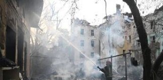 Ucraina, tregua si allontana. Trump: “I russi bombardano come pazzi”