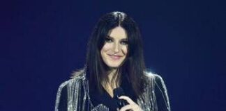 “Una mia fan si nascose nella mia valigia”, il racconto di Laura Pausini