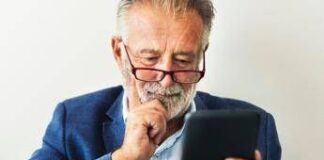 Uomo, sessantenne e senza dottorato: l’identikit del Ceo italiano