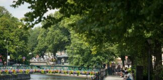 Sparatoria nel centro di Uppsala in Svezia, diversi morti