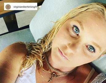 Virginia Giuffre è morta, suicida a 41 anni l’accusatrice di Jeffrey Epstein
