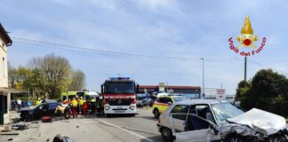 San Zenone degli Ezzelini, scontro tra auto: ferite due donne, danneggiato un capitello incidente stradale a san zenone degli ezzelini