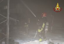 Costabissara, brucia azienda di catering. Paura per lo scoppio di una bombola di gpl costabissara incendio, intervento vigili del fuoco