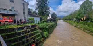 Schio. Bimba fugge al controllo della mamma e rischia di cadere nel Leogra: salvata dai vigili del fuoco e dai Carabinieri bimba rischia di cadere nel torrente Leogra