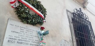 Da Giovanni Rolando un fiore a Narciso Rigo, partigiano “morto per la libertà” Giovanni Rolando lapide narciso Rigo