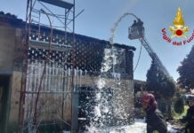 Notizie dai Vigili del fuoco. A Gambellara brucia tetto con scoppio di bombola Gpl. Danneggiato capitello a Pojana Maggiore vigili del fuoco doppio intervento