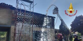 Notizie dai Vigili del fuoco. A Gambellara brucia tetto con scoppio di bombola Gpl. Danneggiato capitello a Pojana Maggiore vigili del fuoco doppio intervento