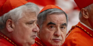 Becciu “Non entro in conclave, ma resto convinto della mia innocenza”