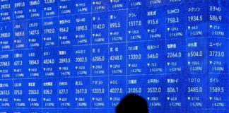 Dazi, crollano le Borse asiatiche. Trump esulta: “Ora i Paesi vogliono trattare” dazi