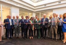 Le grandi banche “razionalizzano” e chiudono, BCC Veneta apre: taglio del nastro a Rosà per la nuova filiale Bcc Veneta taglio del nastro a rosà
