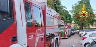 Incendio ad Altavilla: lavatrice in fiamme, sei intossicati e condominio evacuato incendio altavilla vicentina vigili del fuoco