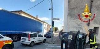 Tezze sul Brenta, incidente tra due auto: vettura ribaltata, due donne ferite incidente tezze sul brenta