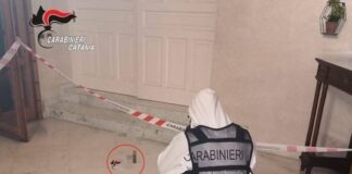 Tragedia nel Catanese, spara e uccide il figlio durante una festa