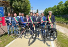 Isola Vicentina inaugurato nuovo tratto della ciclabile Vicenza-Schio: collega il ponte di San Rocco con il centro abitato pista ciclabile isola vicentina taglio del nastro