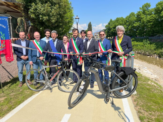 pista cic Isola tricolore pista ciclabile isola vicentina taglio del nastro