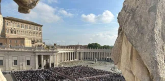 Papa Francesco, da oggi salma a San Pietro: l’omaggio dei fedeli. Sabato i funerali, attese 200mila persone papa francesco