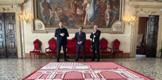 Un omaggio tessile a Vicenza: il tappeto “Andrea” di Matteo Pala tra storia, arte e innovazione Il tappeto "Andrea" donato da Matteo Pala a Vicenza