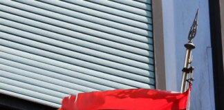 Manifestanti assaltano la sede del governo libico, scontri a Tripoli