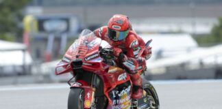 Marc Marquez vince anche la sprint di Le Mans, caduta per Bagnaia