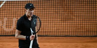 Sinner torna in campo, vittoria ed emozioni a Roma