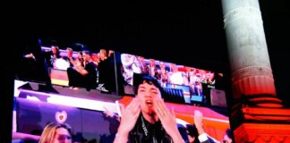 L’Austria vince l’Eurovision song contest, Corsi quinto