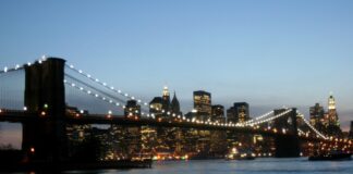 Veliero contro Ponte di Brooklyn a New York, 2 morti e 17 feriti
