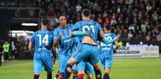 Cagliari-Venezia 3-0, i sardi festeggiano la salvezza