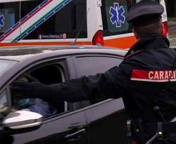 Accoltella la moglie e si barrica in casa con i figli: arrestato 40enne a Pompei
