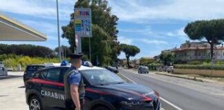 Ardea, rapina a un distributore: accoltellato a morte un dipendente. Caccia ai killer