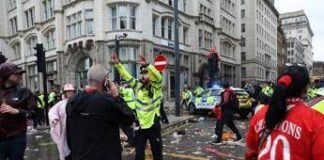 Auto travolge i tifosi alla parata del Liverpool, arrestato un uomo