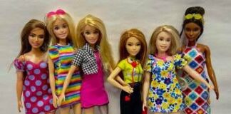 Barbie scende dai tacchi, così è cambiata dal 1959 ad oggi