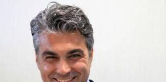 “Basta stigma sul cancro al cervello”, parla il medico che opera i pazienti da svegli, cos’è l’awake surgery