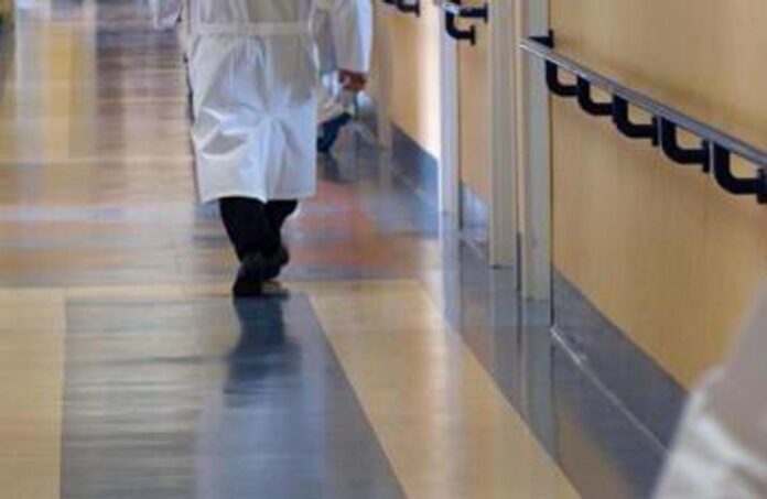 Cadde a terra in ospedale durante un Tso e morì dopo 18 mesi, famiglia risarcita con 2 milioni di euro