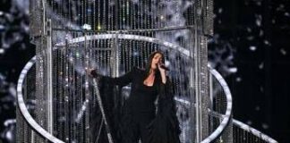 Eurovision, fischi alla cantante israeliana Yuval Rapahel: sventola bandiera palestinese