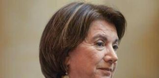 Fecondazione, Roccella: “Cancellare il papà non è un progresso”