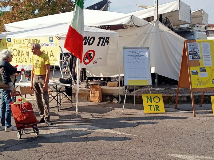 Gazebo-del-Comitato-Albera-al-Mercato-Nuovo Comitato Albera Vicenza tornano i gazebo