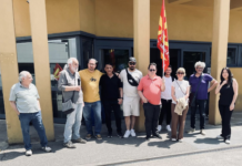 Germano Raniero e altri rappresentanti USB al presidio davanti alla FIS per Giuseppe Morello, al centro vestito di nero (foto di Massimo D'Angelo)