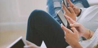 Giovani iperconnessi, allarme neuropsichiatri: “Poco sonno rallenta lo sviluppo del cervello”