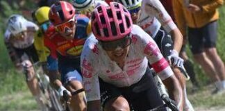 Giro d’Italia, Carapaz vince in fuga l’undicesima tappa. Del Toro resta in maglia rosa